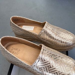 Gold flat woven shoe